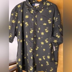 Old Navy Men’s short sleeve button shirt with chest pocket size XXL - NWT